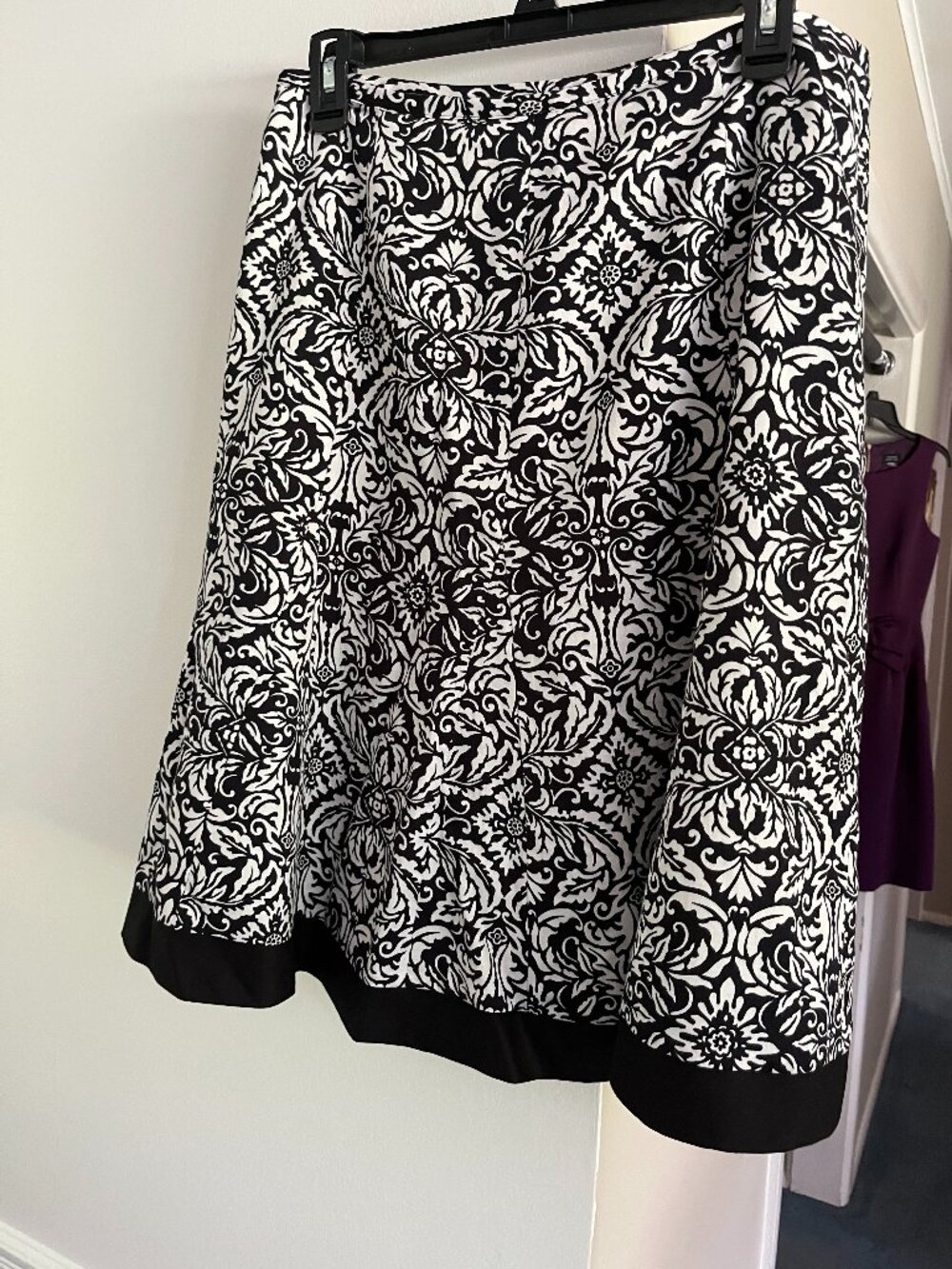 Ann Taylor Black & White Print Skirt, Size 8